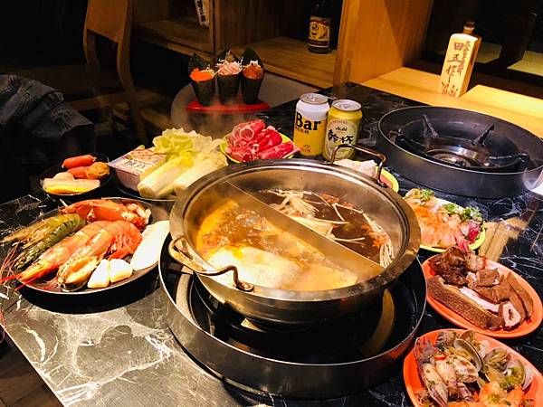 [食記] 推薦台北火鍋BUFFET吃到飽 嗨蝦蝦百匯鍋