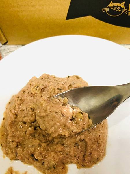 LINE_ALBUM_2022414_220414_13.jpg 分別有純雞肉、純鮭魚、雞肉鰜魚、雞肉鮪魚、雞肉鮭魚、雞肉牛肉
六種口味之多呀!