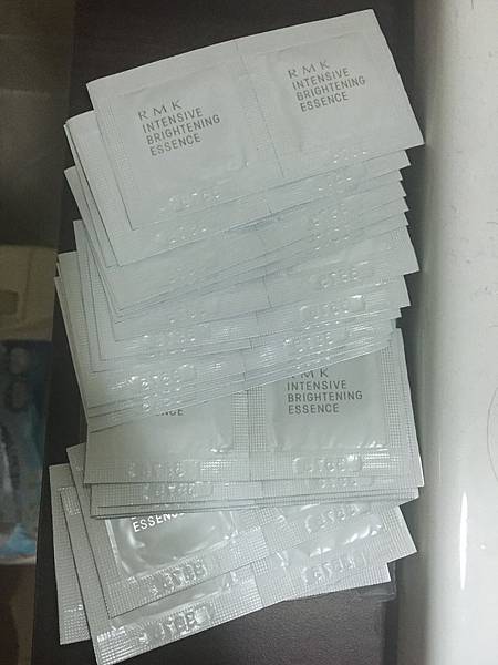 【保養】不只要白還要更透亮♥RMK透亮白C 菁華液♥