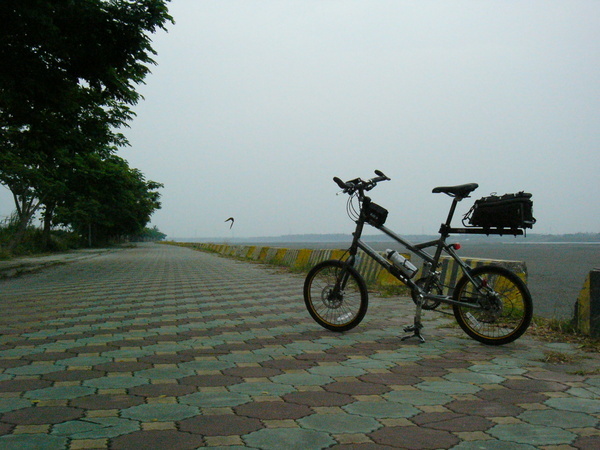 高屏溪護岸車道-1