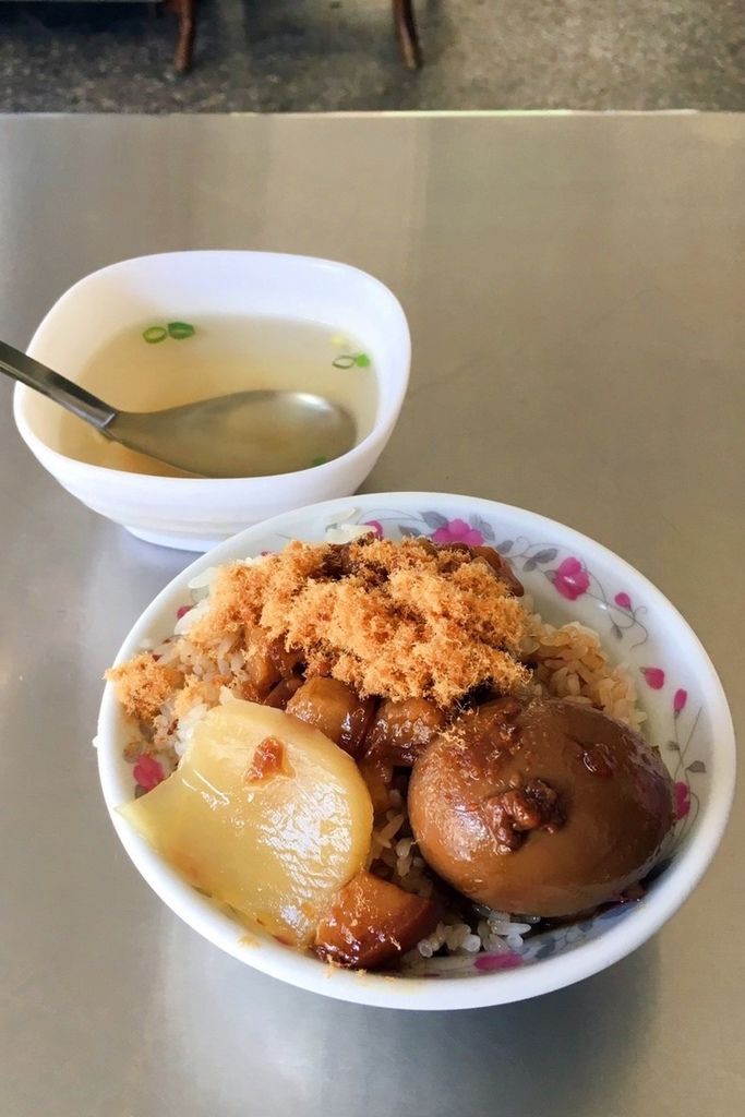 【高雄】阿婆米糕。$35還附一顆滷蛋,俗擱大碗!《高雄小吃》.桑尼瘦不了 【高雄】阿婆米糕。$35還附一顆滷蛋,俗擱大碗!《高雄小吃》.桑尼瘦不了