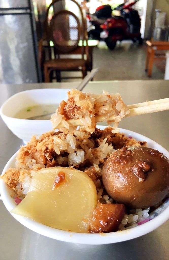 【高雄】阿婆米糕。$35還附一顆滷蛋,俗擱大碗!《高雄小吃》.桑尼瘦不了 【高雄】阿婆米糕。$35還附一顆滷蛋,俗擱大碗!《高雄小吃》.桑尼瘦不了