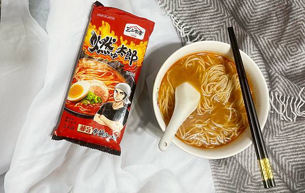 【好市多必買】三上食樂推出超強燃太郎辛豚辣湯拉麵，煮法簡單，