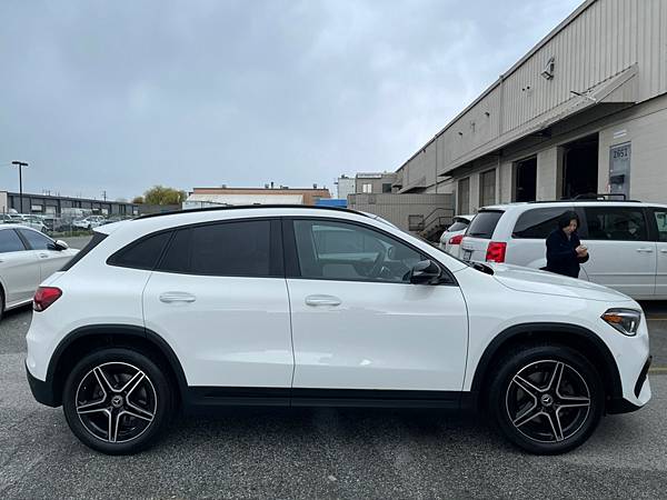 LINE_ALBUM_2021 MB GLA250 4MATIC SUV 白黑白_193265_220427_57.jpg