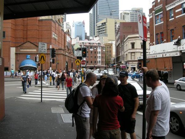 看起來就很多人的雪梨街頭