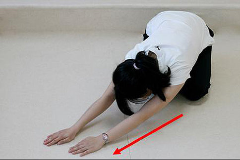 肩膀一高一低 矫正脊椎侧弯靠