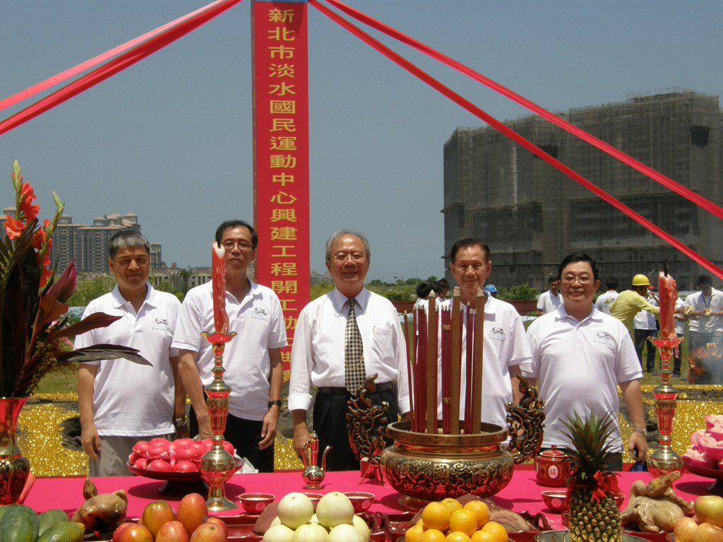 喻台生建築師事務所本案相關人員合照:儲中元、吳忠恩、喻台生建築師、蔣憲滇、劉鍾明