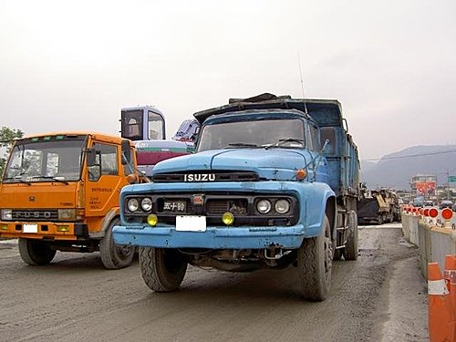 isuzu长头大货车