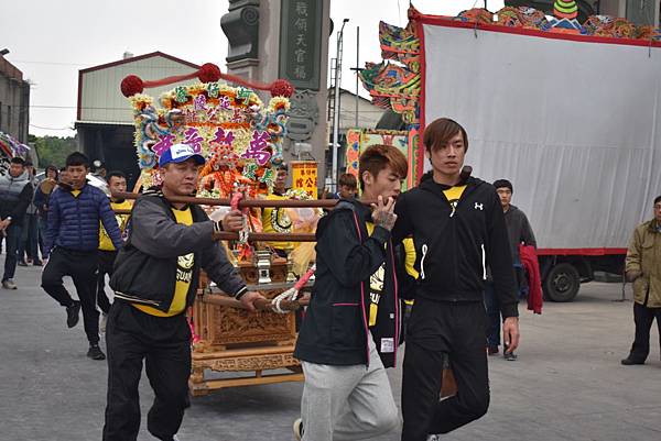 丁酉年高雄蚵仔寮延陵吳公館萬教帝君往台西崙豐萬安宮謁祖溯源三載圓香