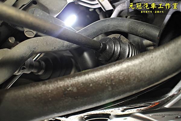 2011三菱 GOLT PLUS:方向機漏油處理 2011三菱 GOLT PLUS:方向機漏油處理