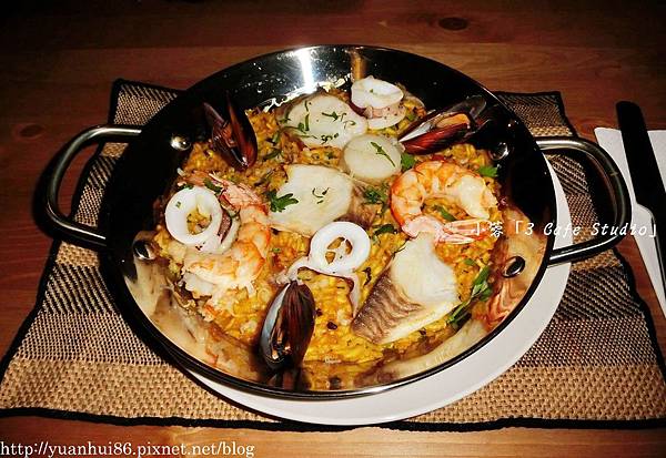 『3 Cafe Studio』異國料理西班牙海鮮烤飯、辣番茄雞肉義大利麵 ~-義式