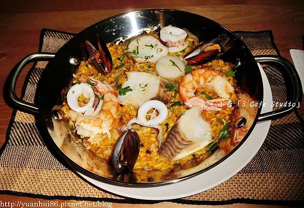 『3 Cafe Studio』異國料理西班牙海鮮烤飯、辣番茄雞肉義大利麵 ~-義式