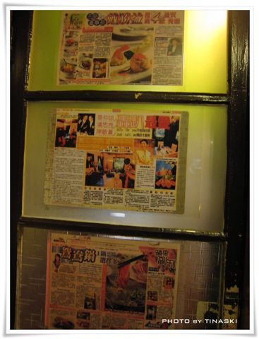 IMG_32_門上的報導.JPG IMG_32_門上的報導.JPG