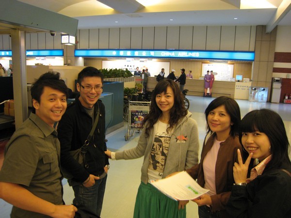 MNL001_check in 完的合照.jpg