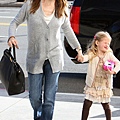 jennifer-garner-and-fendi-pee...