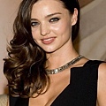 0601-miranda_kerr_sideswept_h...