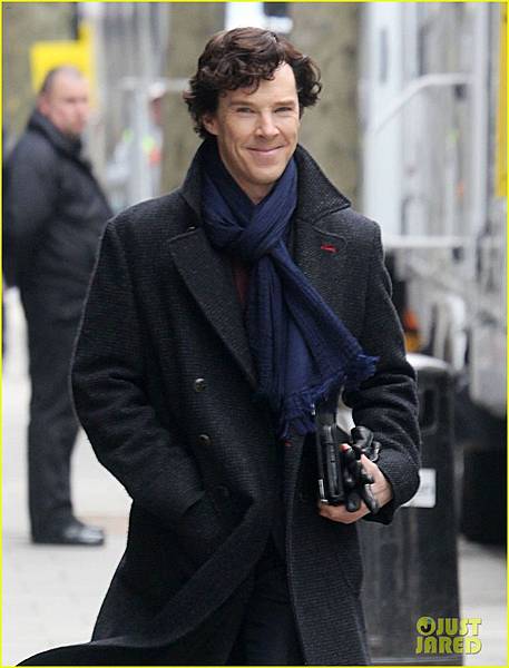 benedict-cumberbatch-sherlock-set-with-martin-freeman-06