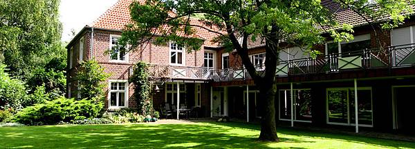 reitschule-hof-schulze-niehues-wohnhaus-1170x420px1.jpg