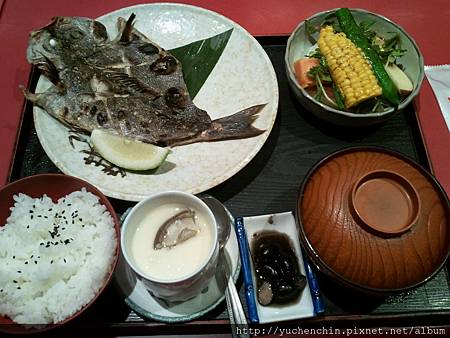 今日烤魚定食之ㄧ [考黃雞]