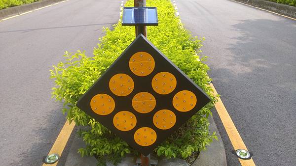 太陽能LED標誌(危險標誌第三類)(九聯)-10