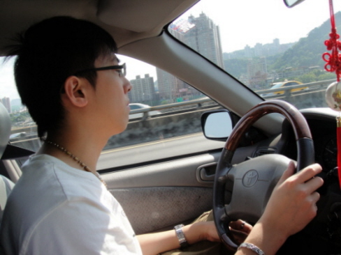 辛苦開車的比比