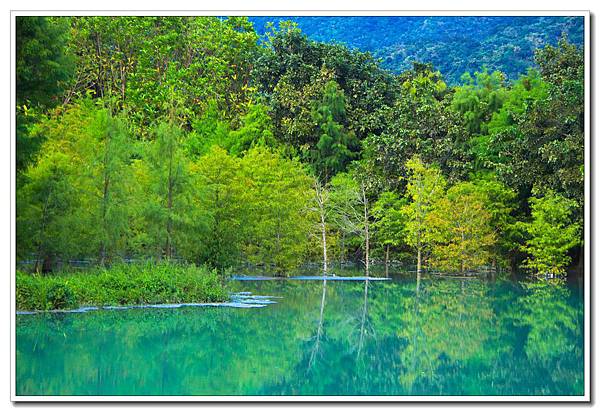 綠版雲山水