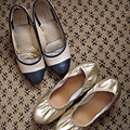 上：KLEIN PLUS的高跟鞋 下：prom prom的金色楔型鞋