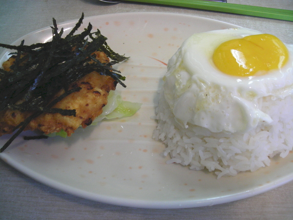 &quot;神廚館&quot;-網友常說好吃的招牌煎蛋海苔窩燒墨魚餅飯