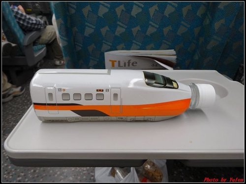 高鐵造型礦泉水02.jpg