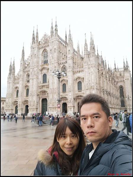 義大利day2-2 米蘭主教大教堂艾曼紐迴廊000067.jpg