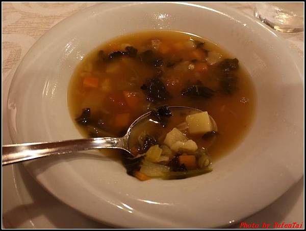 義大利day2-7 百年教堂餐廳義式披薩風味餐000019.jpg