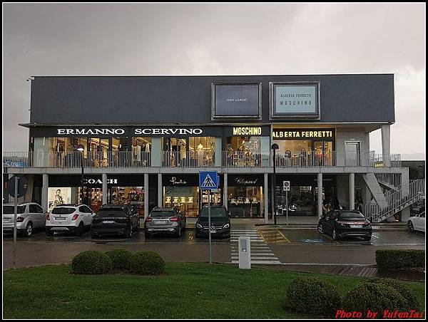義大利day5-4 THE MALL Outlet名牌折扣城000011.jpg