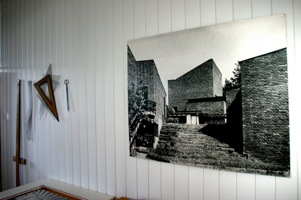 牆上Aalto 的建築作品攝影