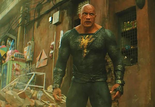 《黑亞當》影評：充滿巨石強森的硬漢魅力，2022最霸氣的超級英雄電影！