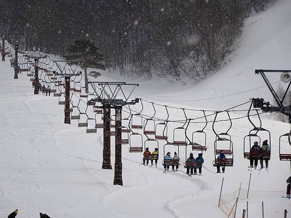 《日本》3北陸冬戀戲雪~奧飛驒雪盆戲雪、上三之町古街散步、白