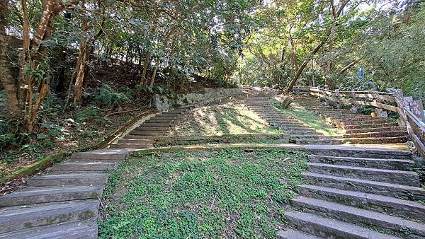 《台北市》碧湖步道、碧山露營場/天空步道~輕鬆遊