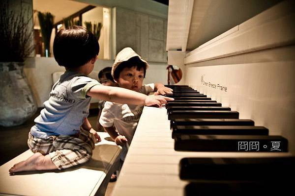 644162_522185454464663_2057123630_n