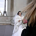 巴黎鐵塔邊的新娘模特兒