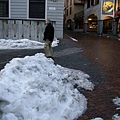 路邊的雪多髒啊! 比北海道的還黑!