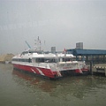 深圳福永到了，岸停另一艘要回港的噴射