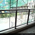 陽台不銹鋼玻璃烤漆欄杆 成品完成照.jpg