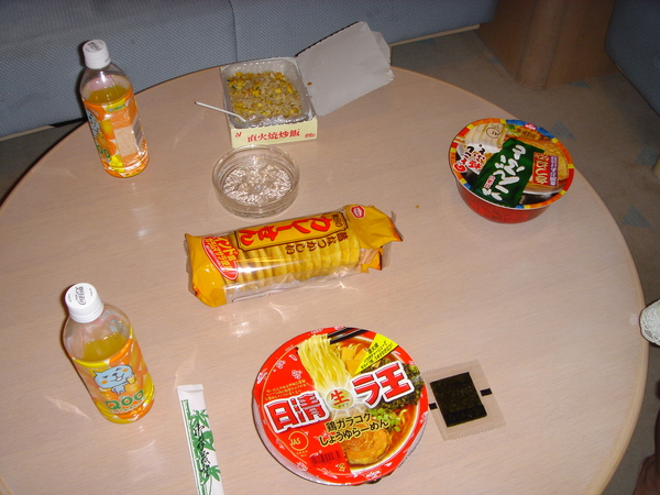 三人在日本的第一餐