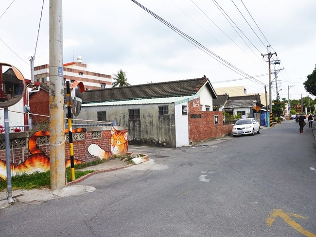 │雲林。 虎尾│當孩子遇見貓。漫遊彩繪村「屋頂上的貓」