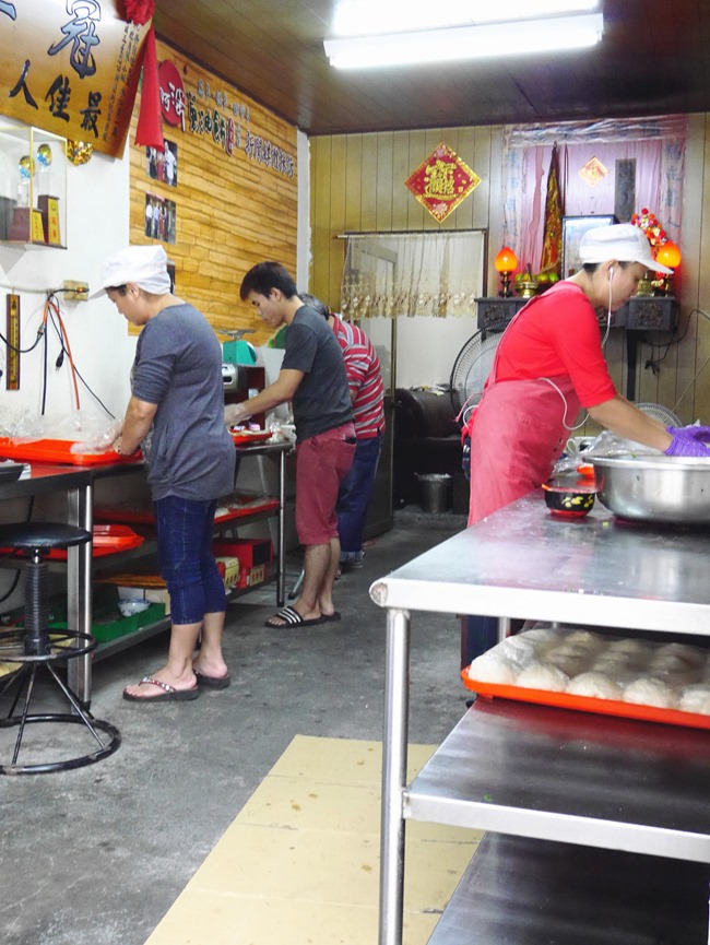 │食。宜蘭三星鄉│必吃美食。味珍香卜肉店 ／阿婆蔥油餅／三星蔥肉串／阿嬤ㄟ草仔粿