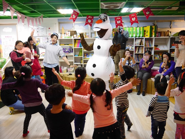 │新北。 汐止│愛樂寶彩虹親子館。雪寶同樂會之歡慶耶誕派對