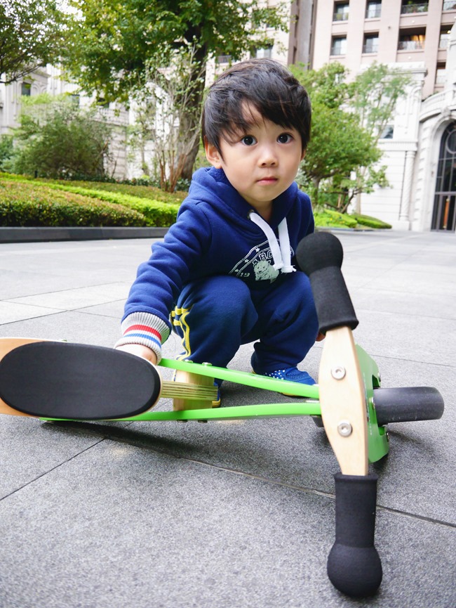 逗寶-美國Kinderfeets木製平衡滑步車-高CP值三輪變兩輪。平衡感有助於孩子肢體發展的第一步