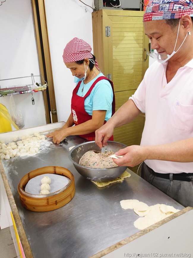 │食。台北三重│富華街巷口銅板美食。「三重太豪小籠包」早晨小確幸