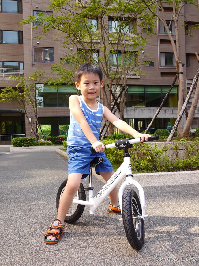 到底要不要買滑步車給孩子？！滑步車的優點？愛兒館MIT-FUNbike滑步車（3-6歲） 團購