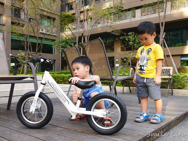 到底要不要買滑步車給孩子？！滑步車的優點？愛兒館MIT-FUNbike滑步車（3-6歲） 團購