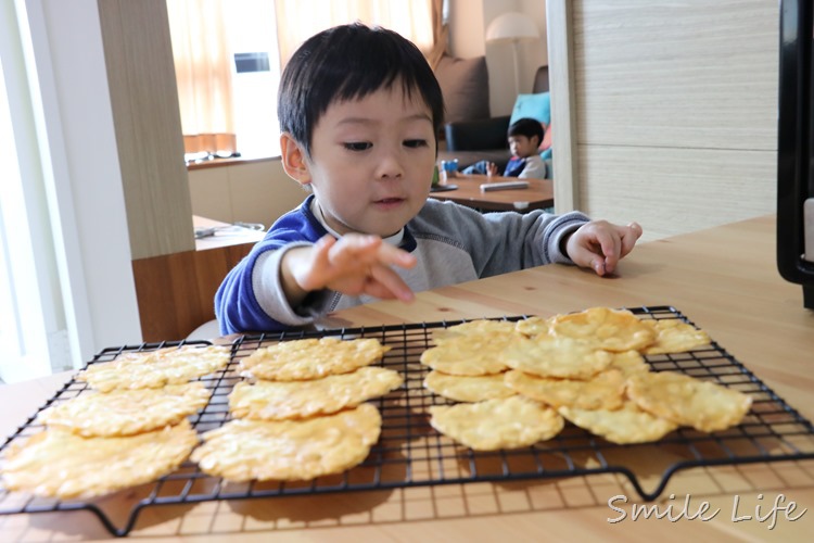 ▌食譜▌零技巧零失敗「杏仁瓦片」必學人氣甜點。如何烤得透薄有技巧! ▌食譜▌零技巧零失敗「杏仁瓦片」必學人氣甜點。如何烤得透薄有技巧!